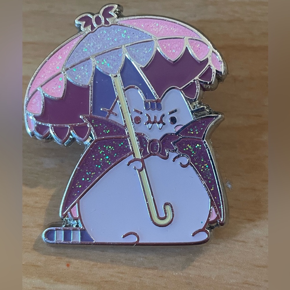Pusheen Vampire Pin